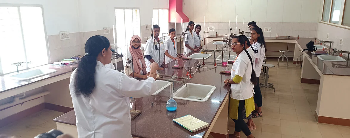 Pharmaceutical Chemistry Lab